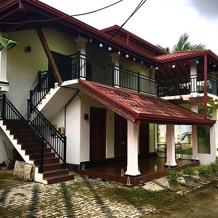 Brisa Marina Hotel Negombo Exterior photo