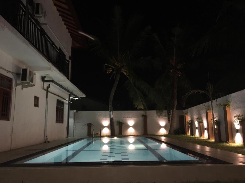Brisa Marina Hotel Negombo Exterior photo