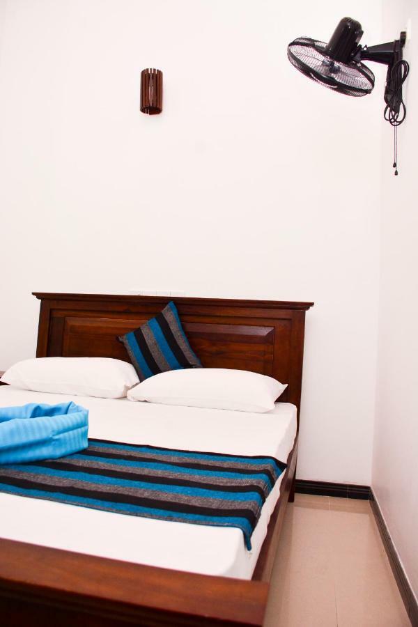 Brisa Marina Hotel Negombo Exterior photo