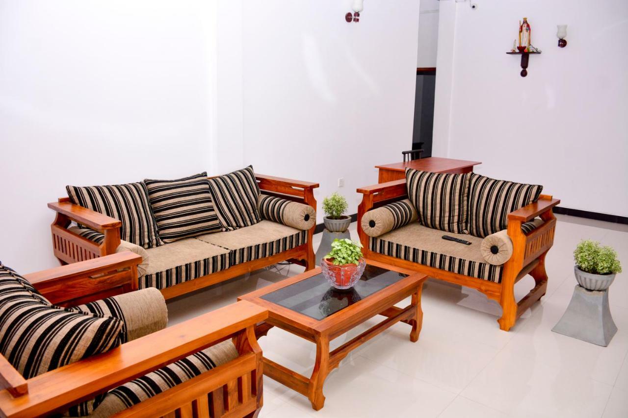 Brisa Marina Hotel Negombo Exterior photo