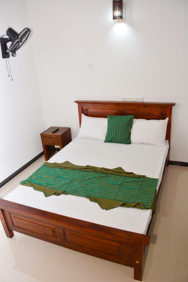 Brisa Marina Hotel Negombo Exterior photo
