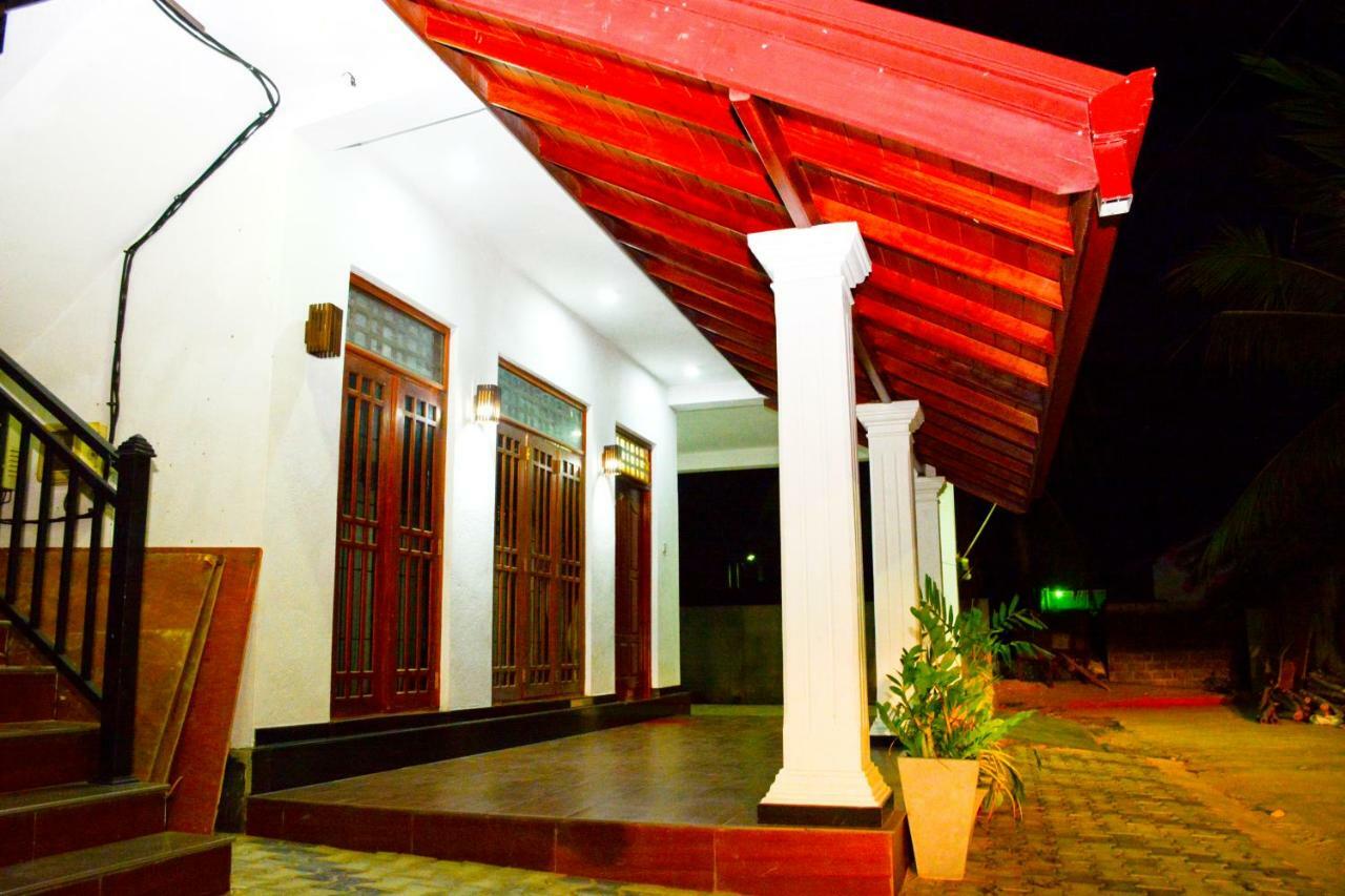 Brisa Marina Hotel Negombo Exterior photo