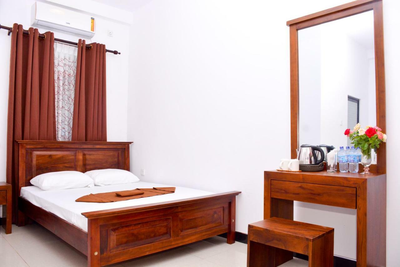 Brisa Marina Hotel Negombo Exterior photo