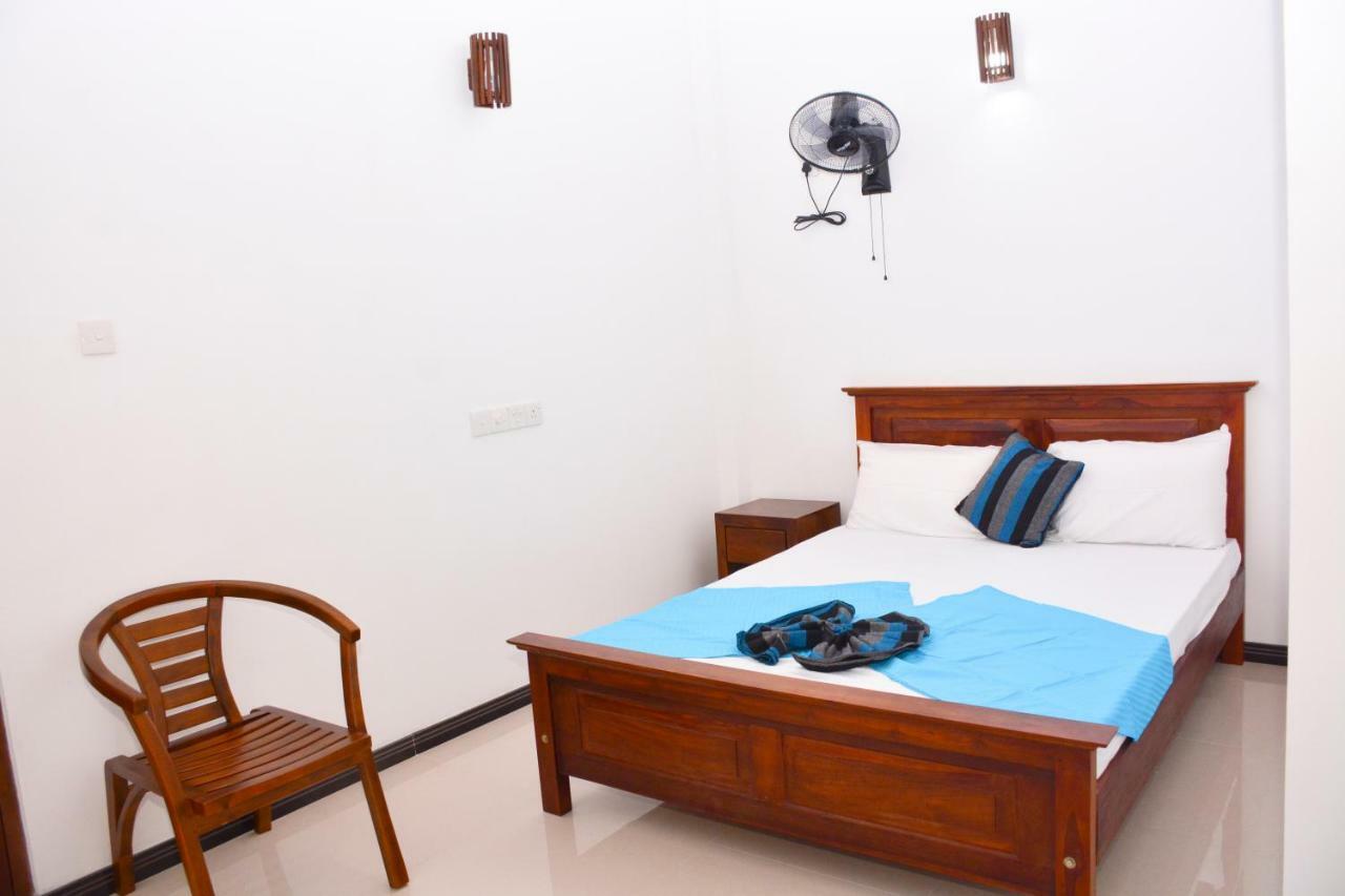 Brisa Marina Hotel Negombo Exterior photo