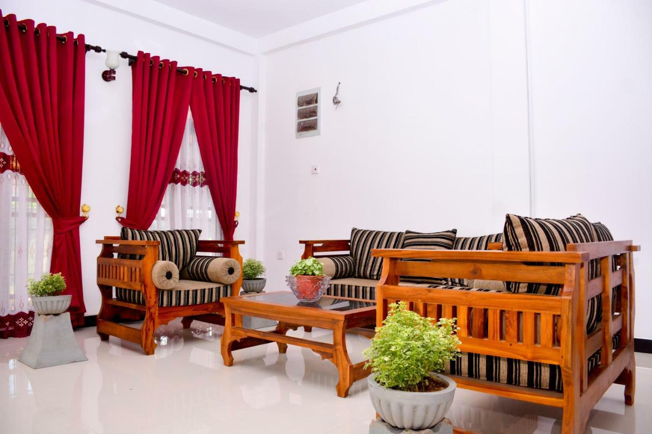Brisa Marina Hotel Negombo Exterior photo